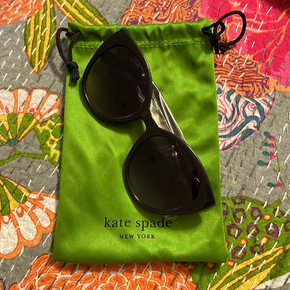 KATE SPADE | Black sunglasses